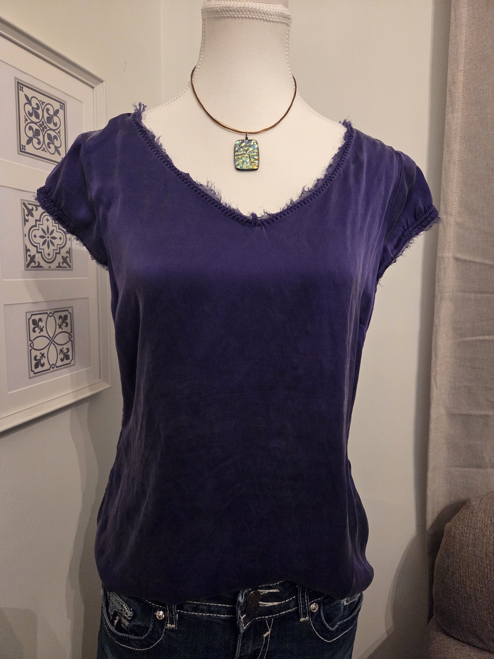 Y2K Tahari 100% Silk Purple Frayed V-Neck Short Sleeve Tee - Vintage Early 2000s - Picture 2 of 9